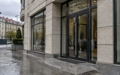 Bursa evaluează Banca Transilvania la aproape 19% din active. Cum se compară cu BRD, UniCredit și Erste